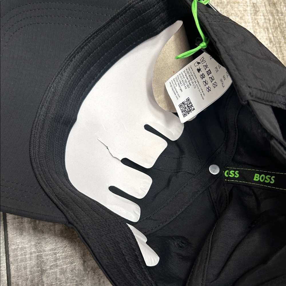 Last One - 100% Authentic Hugo Boss Men’s Hat NWT
PIQUÉ-MESH CAP - Picture 3 of 5